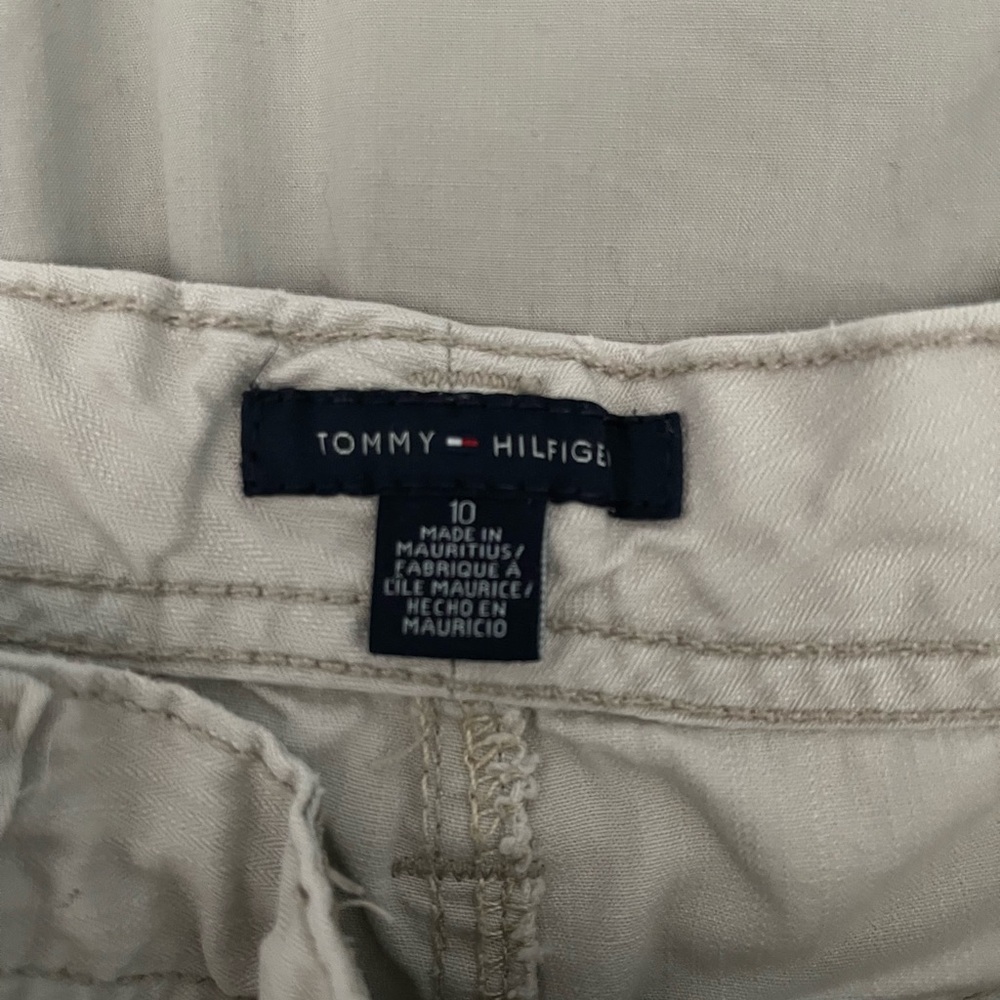 Tommy Hilfiger Women's Cream Shorts